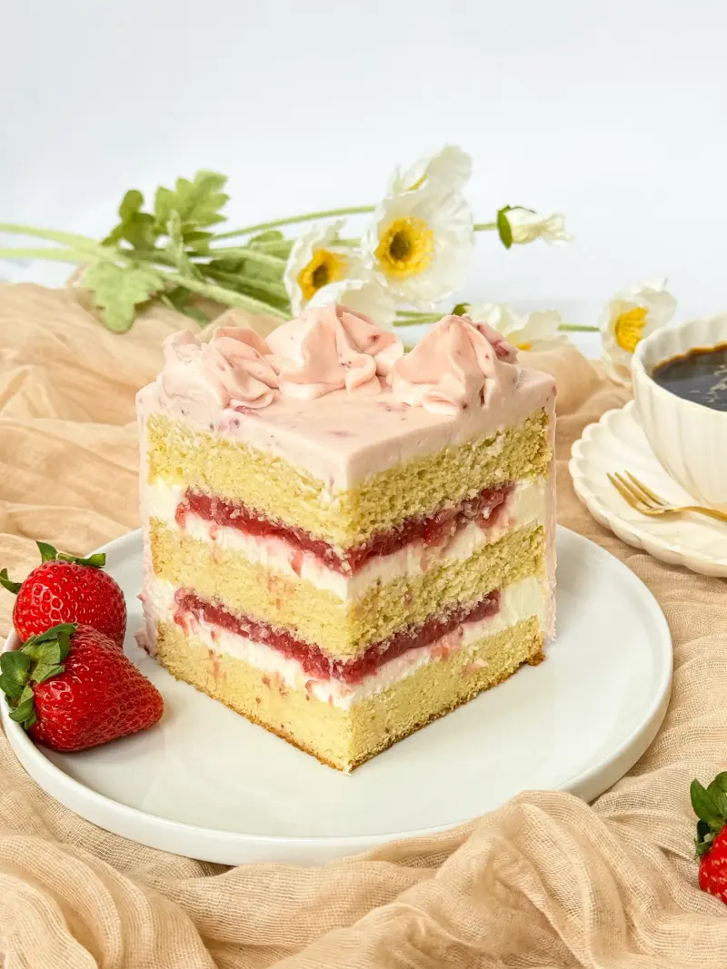 piece of vanilla strawberry cake on the cake plate Active Image