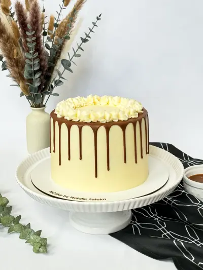 whole cake snickers on the cake stand 74