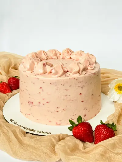 whole vanilla strawberry cake on the cake board 66