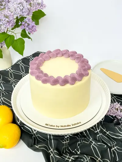 whole poppy lemon cake on the cake board 81