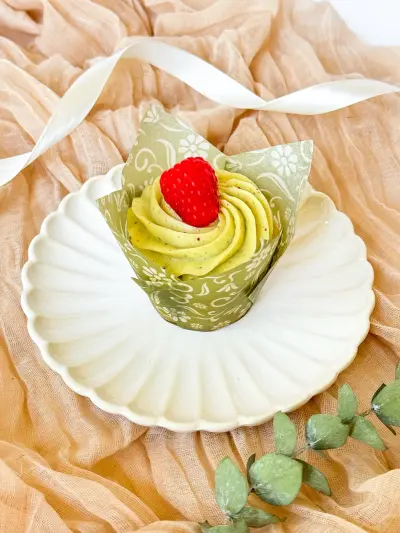 cupcake on the plate 87